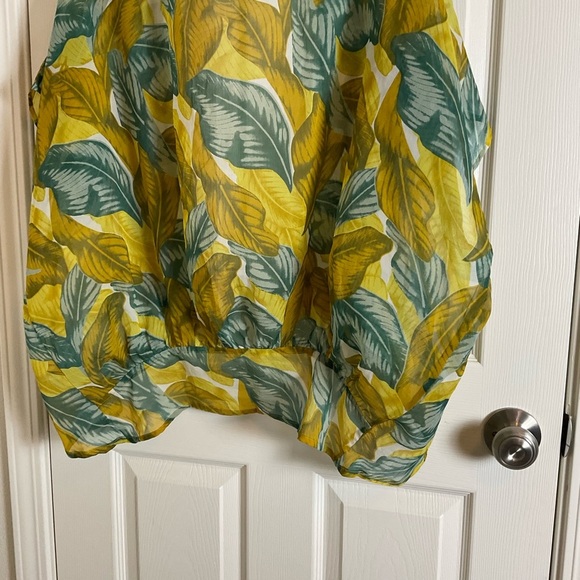 Free Press Woman’s Yellow and Green Leaf Print Kimono - Picture 7 of 13
